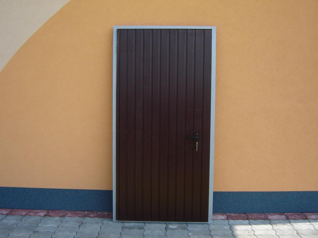 Plechové dveře hnědé PRAVÉ  200/90 zateplené,FAB . ZMK