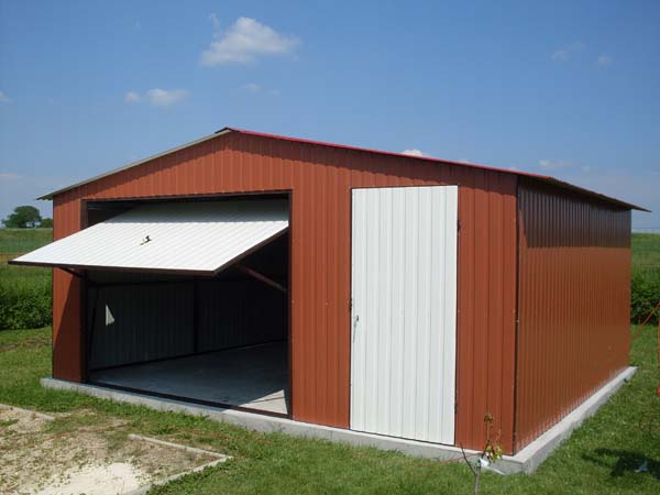 Plechová garáž 5 x 5 m ( sedlová střecha,výklopná vrata v barvě) ZMK
